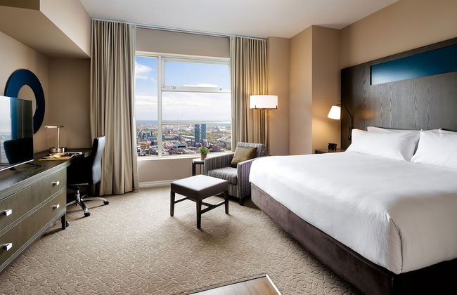 One King West Hotel & Residence - Photo 23