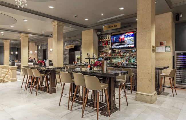 One King West Hotel & Residence - Photo 32
