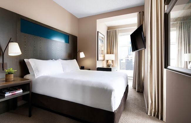 One King West Hotel & Residence - Photo 16