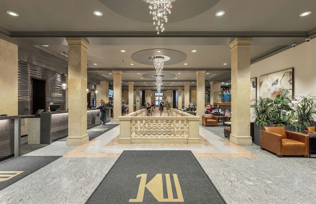 One King West Hotel & Residence - Photo 3