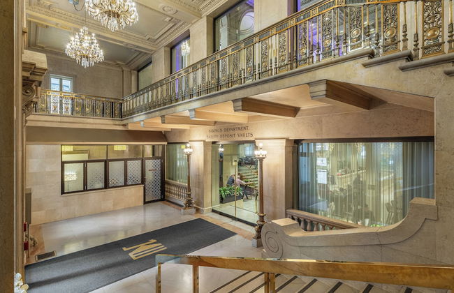 One King West Hotel & Residence - Photo 39