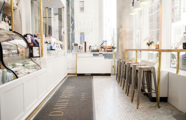 One King West Hotel & Residence - Photo 35