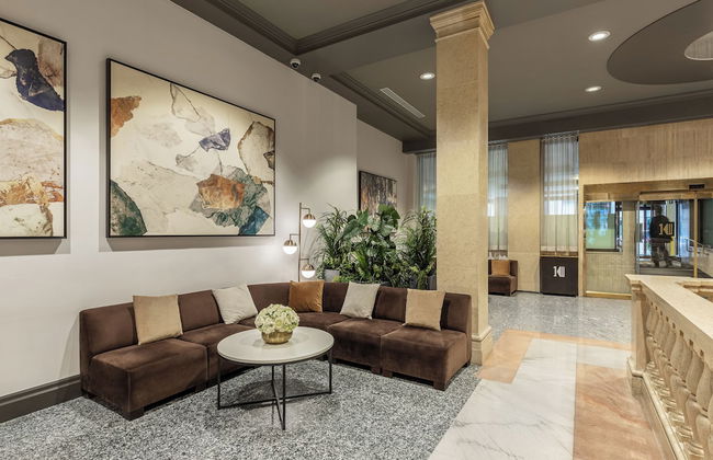 One King West Hotel & Residence - Photo 4