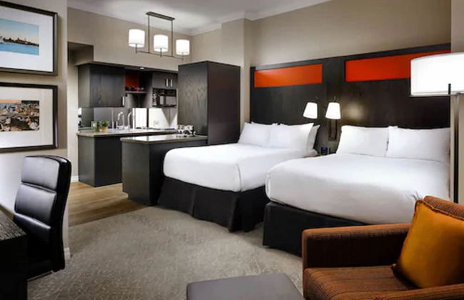 One King West Hotel & Residence - Photo 17