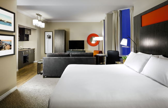 One King West Hotel & Residence - Photo 9
