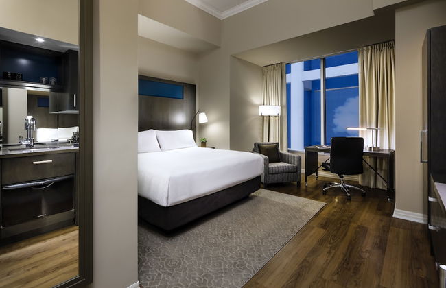 One King West Hotel & Residence - Photo 15