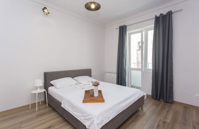 Sunny and Modern 1bdr Apartment in the Center - Foto 1