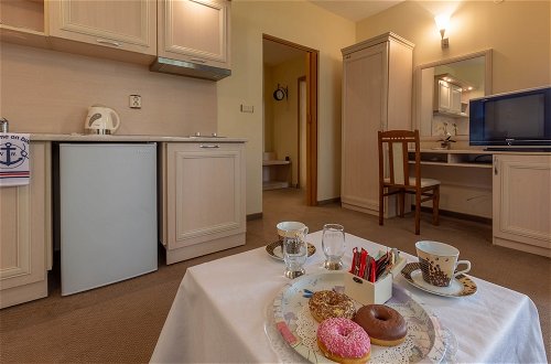 Photo 9 - Apartment with Kitchenette in Avalon Complex
