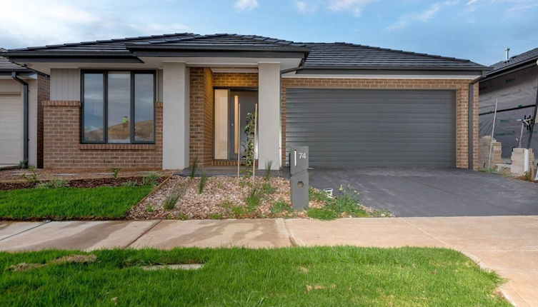 Photo 1 - Resortstyle 4BR House With Parking@werribee