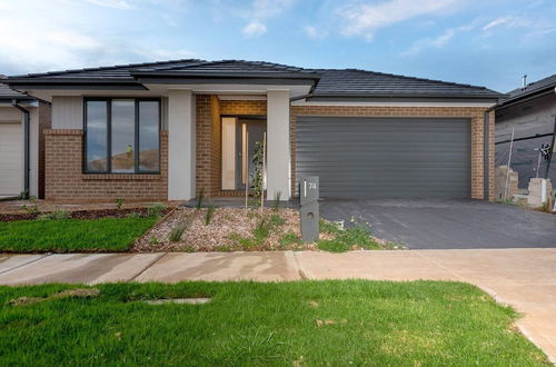 Photo 1 - Resortstyle 4BR House With Parking@werribee