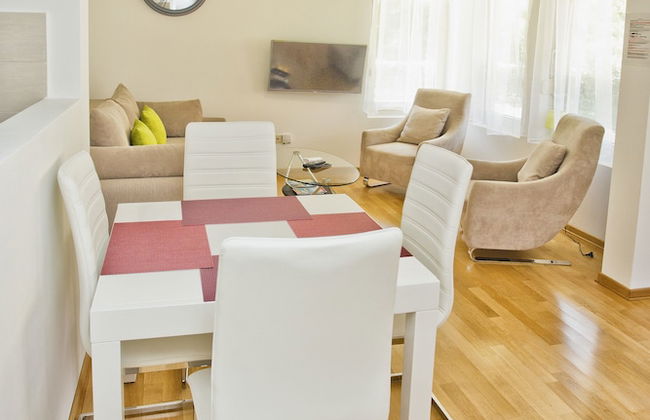 Lux Apartment Goodness - Photo 32
