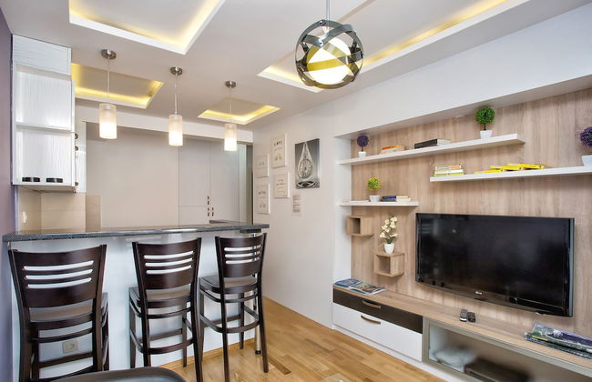 Lux Apartment Goodness - Photo 19