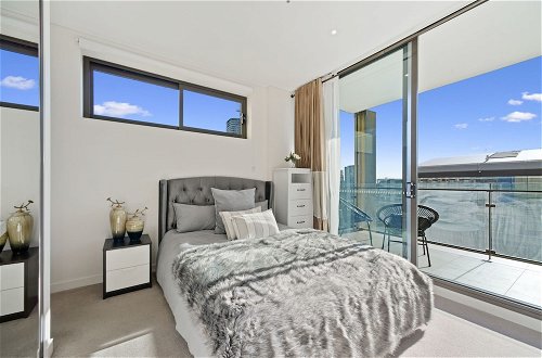 Photo 3 - Full Darling Harbour View Luxury 2 Bedroom Apartment