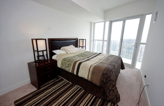 NAPA Furnished Suites - Square One - Foto 2