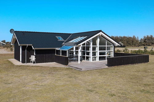 Foto 1 - 10 Person Holiday Home in Lokken