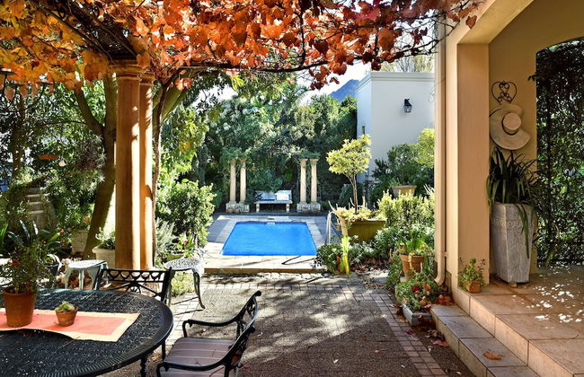 Petit Plaisir is a Romantic Self-catering Cottage on the Side of the Village no1 - Foto 17