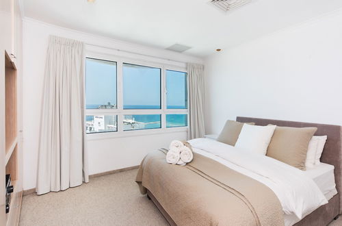 Photo 4 - Luxurious Apt W Panoramic Sea View - 75m