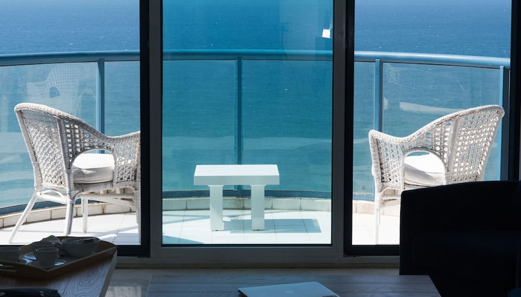 Photo 1 - Luxurious Apt W Panoramic Sea View - 75m