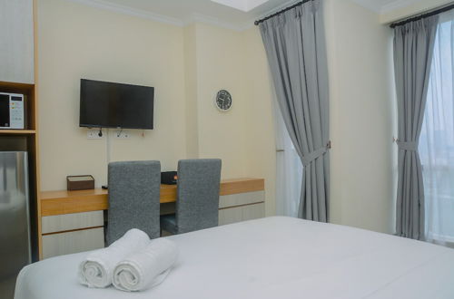 Photo 2 - Pleasant and Simply Studio Room Menteng Park Apartment