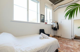 Photo 2 - LUCINDA, Carlton Studio Apartment