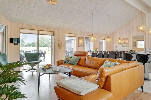 Photo 9 - Spacious Holiday Home in Grenå near Sea