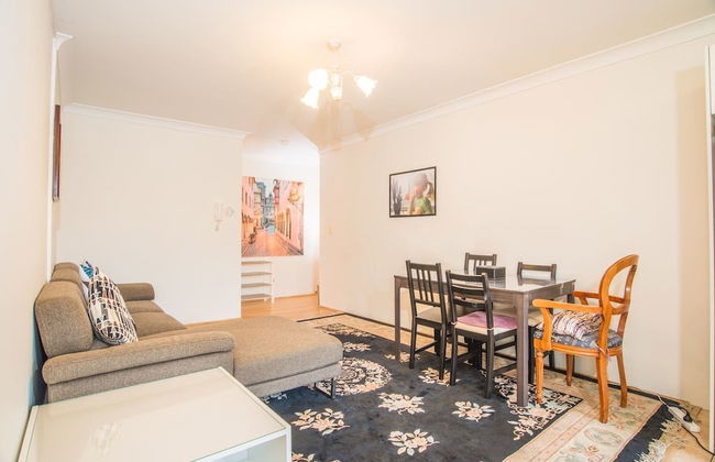 Spacious & Cozy Apartment In Heart Of Redfern - Photo 1