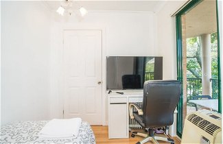 Photo 3 - Spacious & Cozy Apartment In Heart Of Redfern