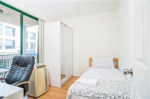Photo 5 - Spacious & Cozy Apartment In Heart Of Redfern