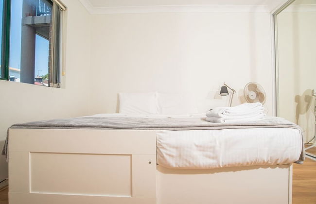 Spacious & Cozy Apartment In Heart Of Redfern - Photo 2