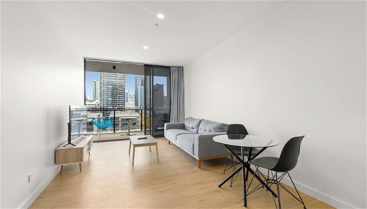 Foto 1 - South Brisbane 2 Bedrooms Apartment with Free Parking by KozyGuru