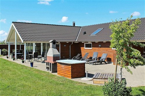 Foto 17 - 14 Person Holiday Home in Idestrup
