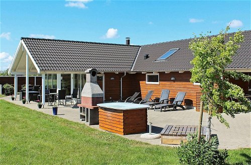 Foto 18 - 14 Person Holiday Home in Idestrup