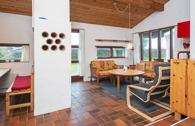 Peaceful Holiday Home in Børkop near Sea - Photo 6