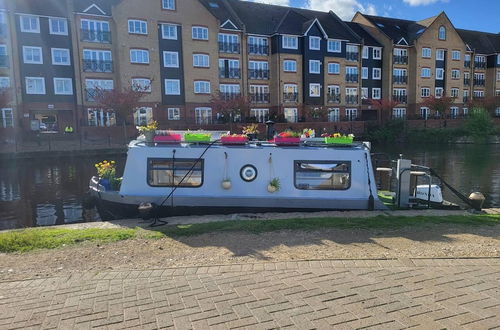 Photo 8 - Charming Baby Narrowboat Apsley Marina