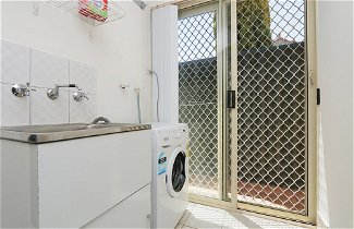 Photo 3 - Stunning 3 Bedroom House With Garden, Close to CBD