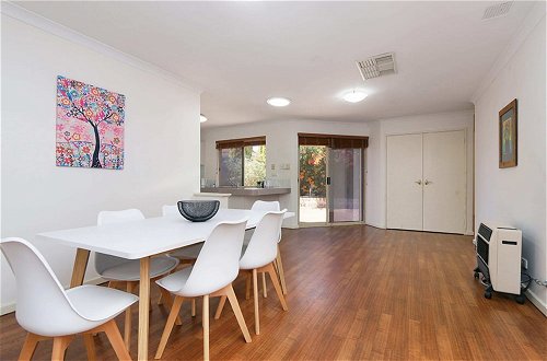 Photo 14 - Stunning 3 Bedroom House With Garden, Close to CBD