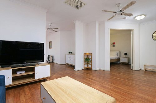 Foto 17 - Stunning 3 Bedroom House With Garden, Close to CBD
