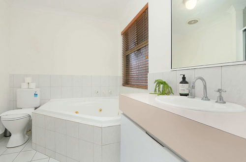 Photo 21 - Stunning 3 Bedroom House With Garden, Close to CBD