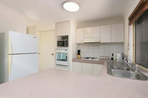 Photo 8 - Stunning 3 Bedroom House With Garden, Close to CBD