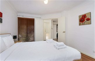 Photo 2 - Stunning 3 Bedroom House With Garden, Close to CBD