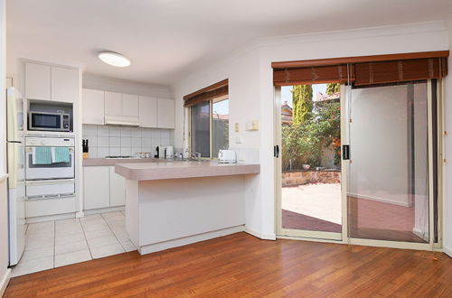 Foto 9 - Stunning 3 Bedroom House With Garden, Close to CBD