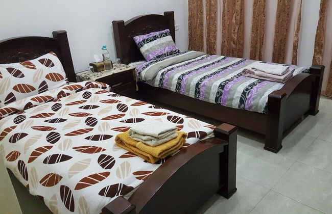 Room away from Home - Photo 4
