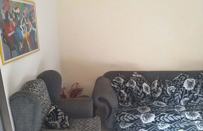 Room away from Home - Photo 19