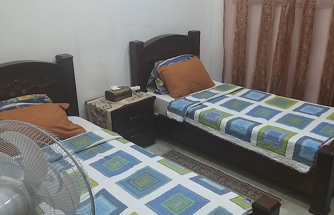 Room away from Home - Photo 14