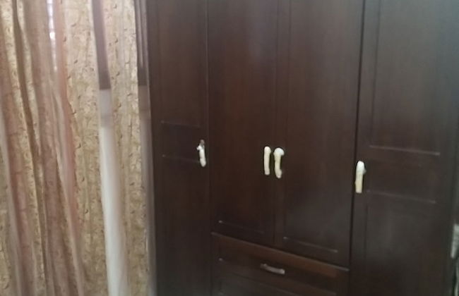 Room away from Home - Photo 11