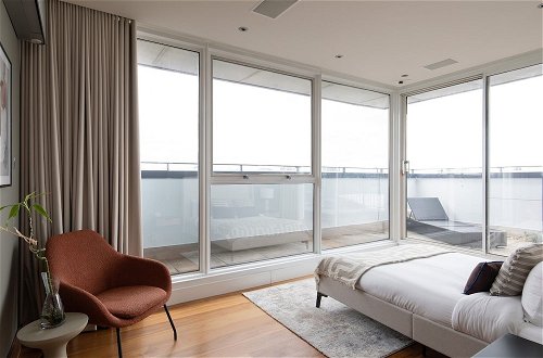 Photo 1 - The Canary Wharf Secret - Glamorous 3BDR Flat w/ Terrace and Parking