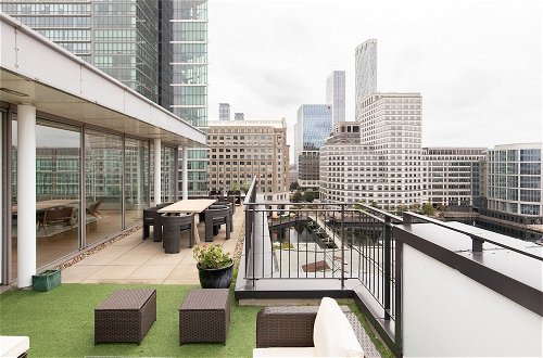Photo 40 - The Canary Wharf Secret - Glamorous 3BDR Flat w/ Terrace and Parking