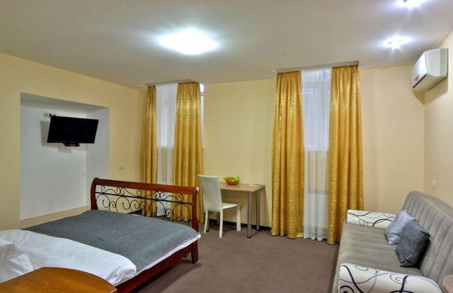 Golden Gate Inn - Photo 3