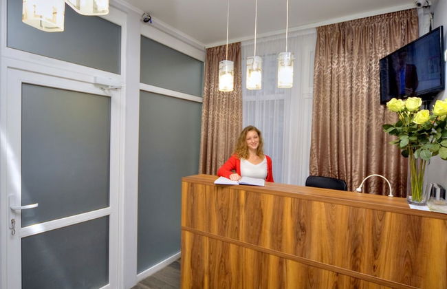 Golden Gate Inn - Photo 2