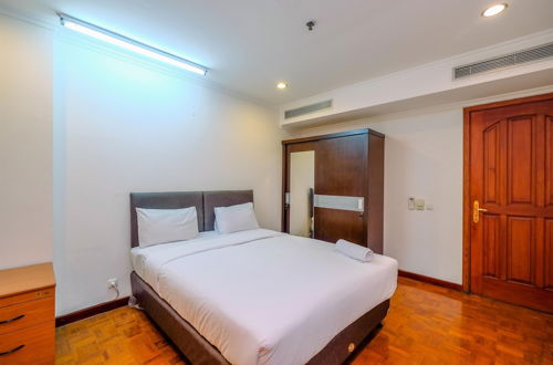 Photo 7 - Luxurious and Strategic 2BR at Kusuma Chandra Apartment